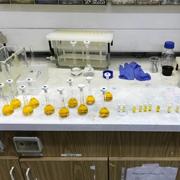 ביצוע אנליזות מים מתקדמות במעבדה